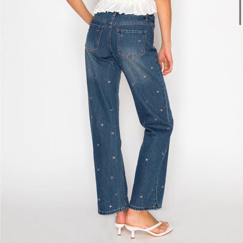Cali1850 All Over Grommet Low Rise Straight Jeans - Medium Wash size 7/28 - Picture 12 of 16